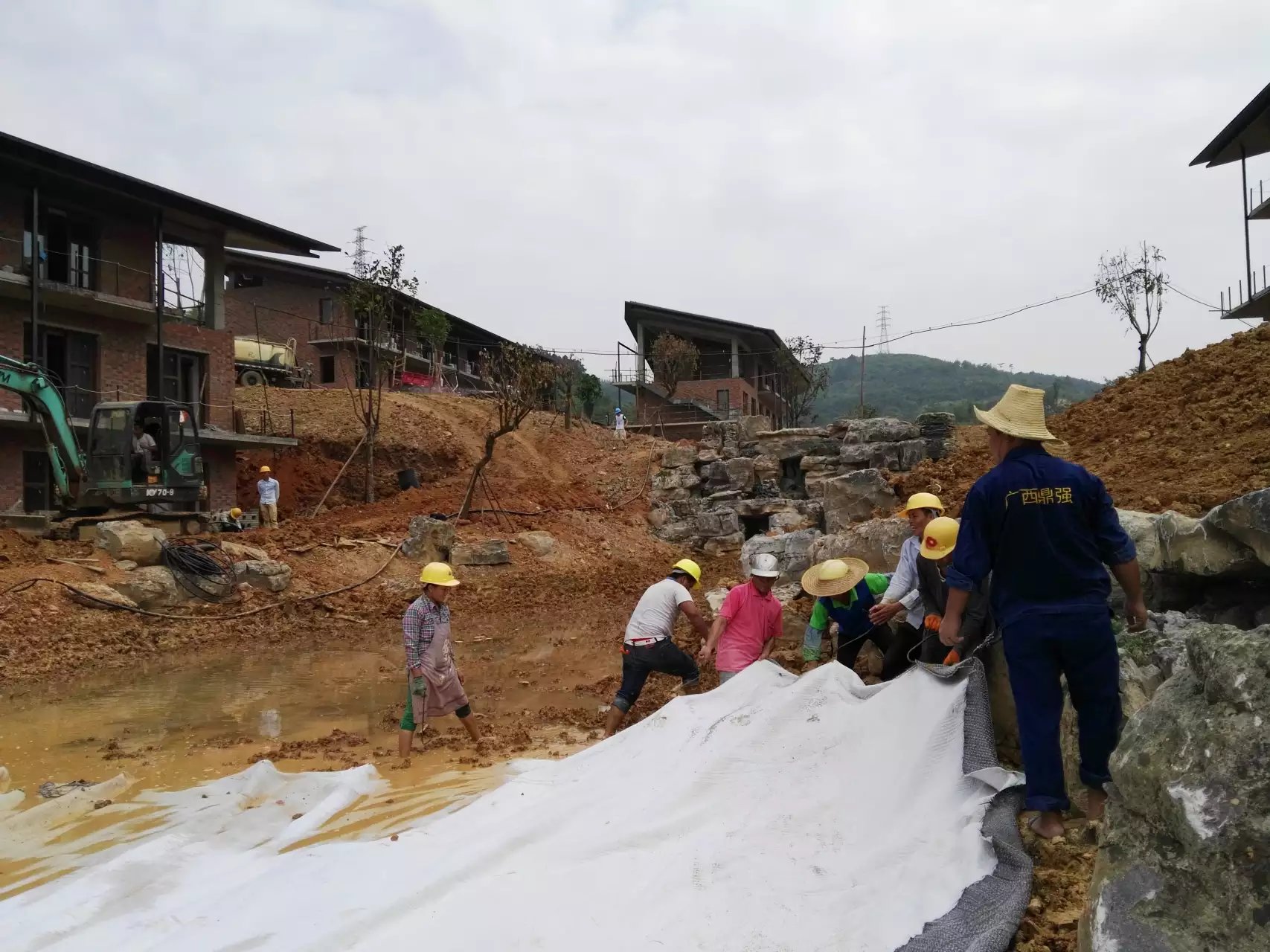 復(fù)合土工膜在不同季節(jié)施工有什么注意點 復(fù)合土工膜注意點 第1張 復(fù)合土工膜在不同季節(jié)施工有什么注意點 復(fù)合土工膜注意點 第1張